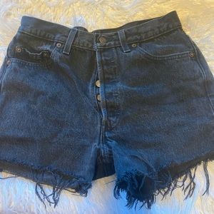 black levi’s jean shorts